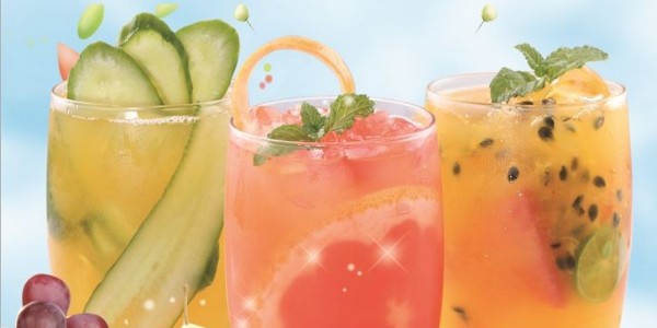 夏天就要來(lái)啦，是時(shí)候給自己的門(mén)店配一臺(tái)果汁飲料機(jī)了！